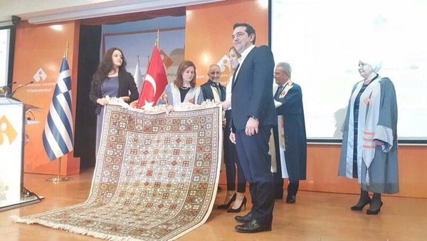 Τσίπρας: Παράξενο να απονέμεται σε έναν αριστερό, ο τίτλος του επίτιμου διδάκτορα της πολιτικής οικονομίας | iefimerida.gr 1