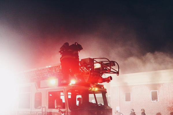 Δεύτερη ημέρα χάους στη Βαλτιμόρη: Καπνογόνα και σπρέι πιπεριού εναντίον των διαδηλωτών [εικόνες & βίντεο] | iefimerida.gr 3