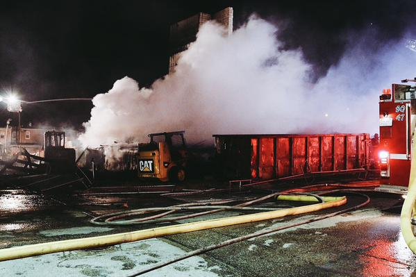 Δεύτερη ημέρα χάους στη Βαλτιμόρη: Καπνογόνα και σπρέι πιπεριού εναντίον των διαδηλωτών [εικόνες & βίντεο] | iefimerida.gr 4