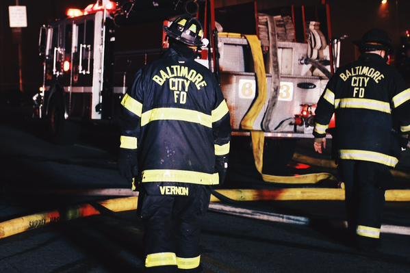 Δεύτερη ημέρα χάους στη Βαλτιμόρη: Καπνογόνα και σπρέι πιπεριού εναντίον των διαδηλωτών [εικόνες & βίντεο] | iefimerida.gr 0