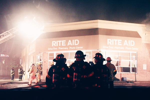 Δεύτερη ημέρα χάους στη Βαλτιμόρη: Καπνογόνα και σπρέι πιπεριού εναντίον των διαδηλωτών [εικόνες & βίντεο] | iefimerida.gr 1