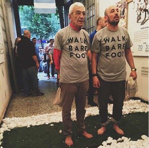 Ξυπόλητος ο Μπουτάρης σε εκδήλωση στη Θεσσαλονίκη [εικόνες] | iefimerida.gr 2