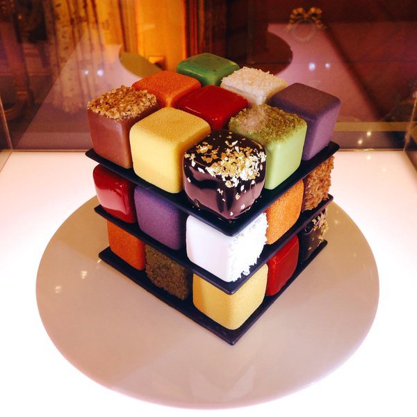 Ο διασημότερος ζαχαροπλάστης φτιάχνει πάστες τον Κύβο του Ρούμπικ [εικόνες] | iefimerida.gr 10