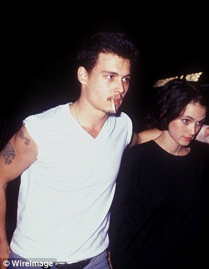 Τα τατουάζ των πρώην: Τι έκαναν οι σταρ που ξέμειναν με ονόματα πάνω τους μετά το χωρισμό [εικόνες] | iefimerida.gr 2