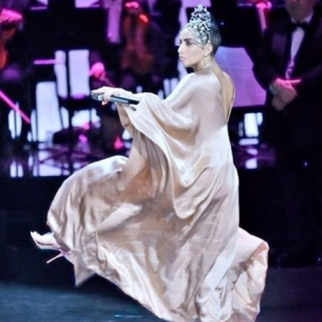 Η Lady Gaga επιλέγει Σήλια Κριθαριώτη -Τα εντυπωσιακά κοσμήματα και τιάρες της σχεδιάστριας που μάγεψαν την τραγουδίστρια [εικόνες] | iefimerida.gr 0