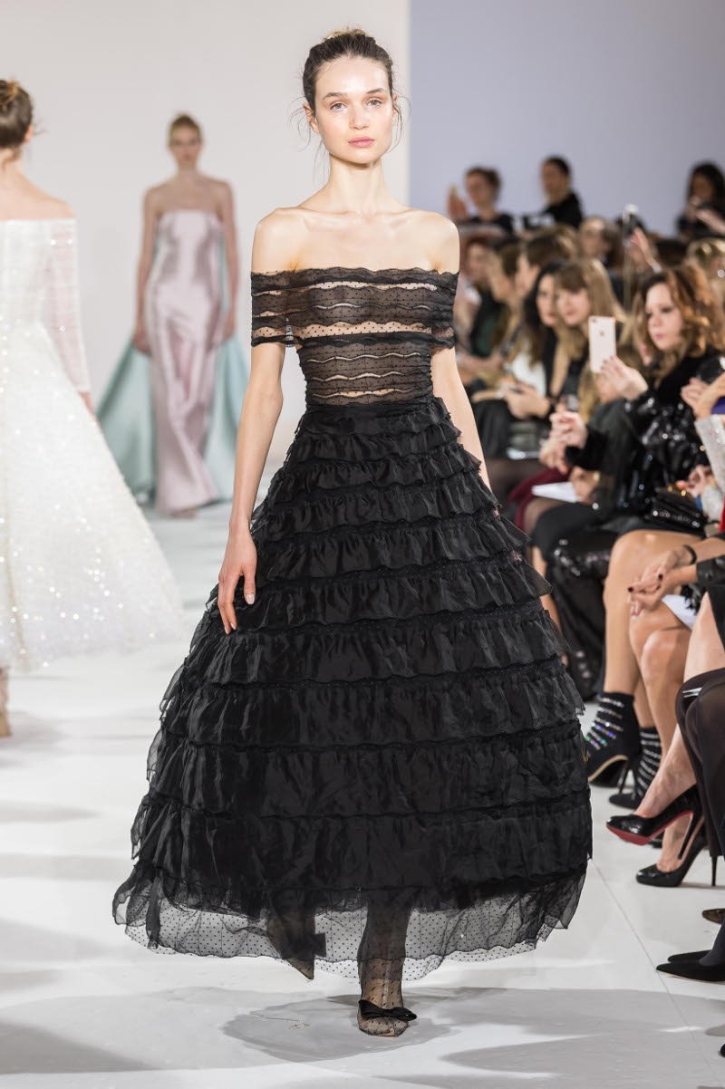 Η τραγουδίστρια που πήγε ντυμένη με Celia Kritharioti, στην ίδια εκδήλωση με την Κέιτ Μίντλετον [εικόνες] | iefimerida.gr 2