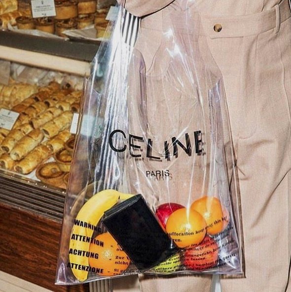 H Celine έκανε την τσάντα σούπερ μάρκετ... μόδα -Πλαστική, την πουλάει 480 ευρώ [εικόνες] | iefimerida.gr 4