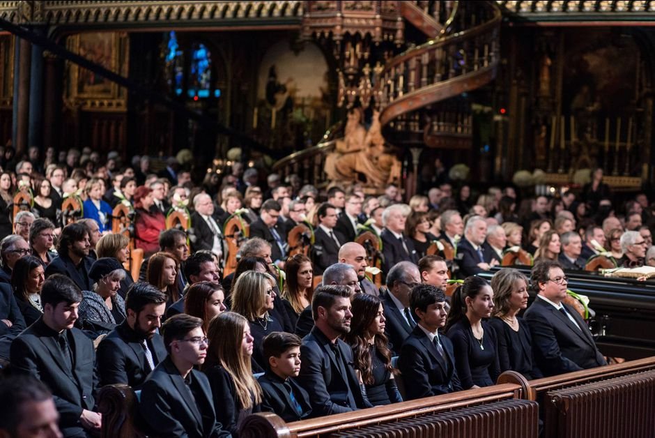 Κηδεία σαν τέλειο αμερικανικό σόου -Του συζύγου της Σελίν Ντιόν [εικόνες] | iefimerida.gr 11