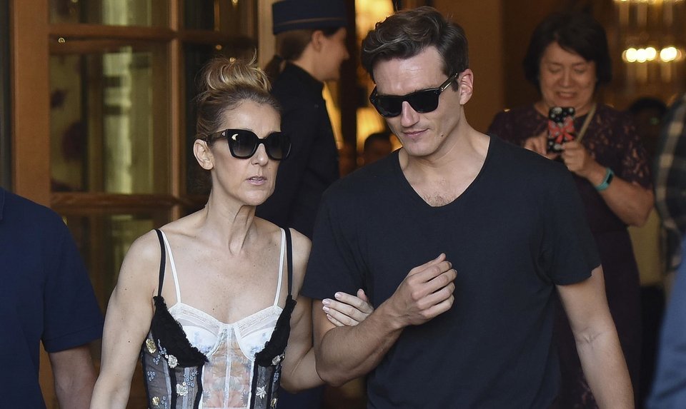 Χώρισε η Σελίν Ντεόν με τον νεότερο και κούκλο χορευτή της [εικόνες] | iefimerida.gr 4