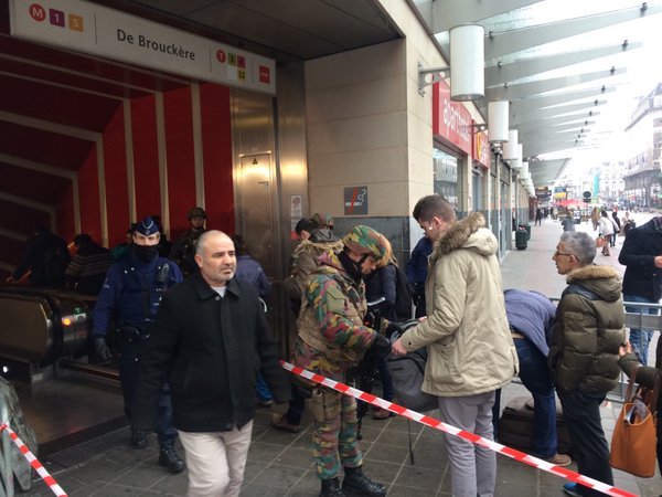 Βρυξέλλες: Ενοπλοι στρατιώτες ελέγχουν τις τσάντες στο μετρό [εικόνες] | iefimerida.gr 2