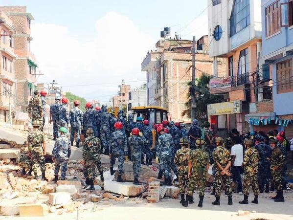 Ο Εγκέλαδος «χτυπά» ξανά το Νεπάλ: Σεισμός 7,3 Ρίχτερ -Ανασύρονται νεκροί [εικόνες & βίντεο] | iefimerida.gr 1