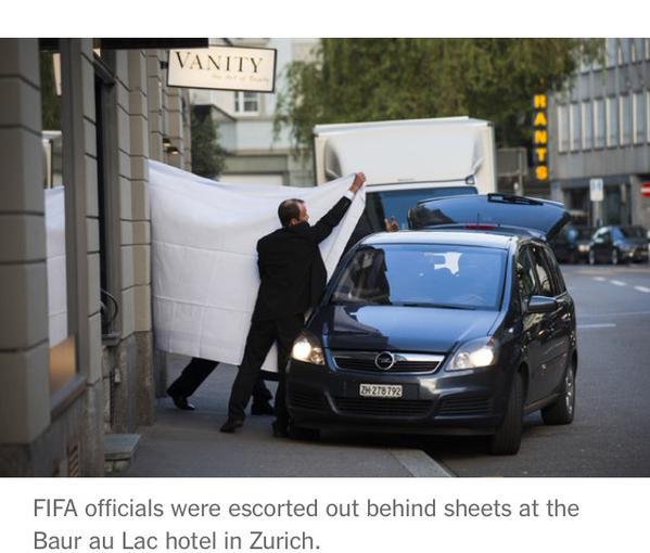 Μεταγωγή με λευκά σεντόνια από το FBI -Από τα χλιδάτα δωμάτια στα κελιά τα στελέχη της FIFA [εικόνες & βίντεο]  | iefimerida.gr 4