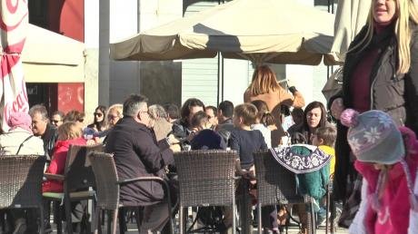 Ολη η Ελλάδα μια γιορτή -Νταούλια, υπαίθριες ψησταριές & χριστουγεννιάτικες αγορές [εικόνες & βίντεο] | iefimerida.gr 9