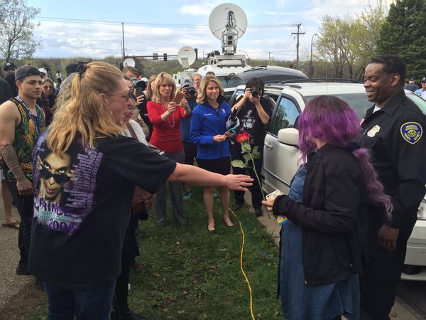 Θα κληρονομήσει η αδελφή του Prince την αμύθητη περιουσία του; -Εξαρτημένη από τα ναρκωτικά και πρώην πόρνη [εικόνες] | iefimerida.gr 3