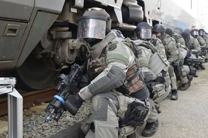 Στους δρόμους των Βρυξελλών οι ειδικές δυνάμεις της CGSU: «Εμείς πιάνουμε πάντα τους τρομοκράτες ζωντανούς» [εικόνες & βίντεο]  | iefimerida.gr 2