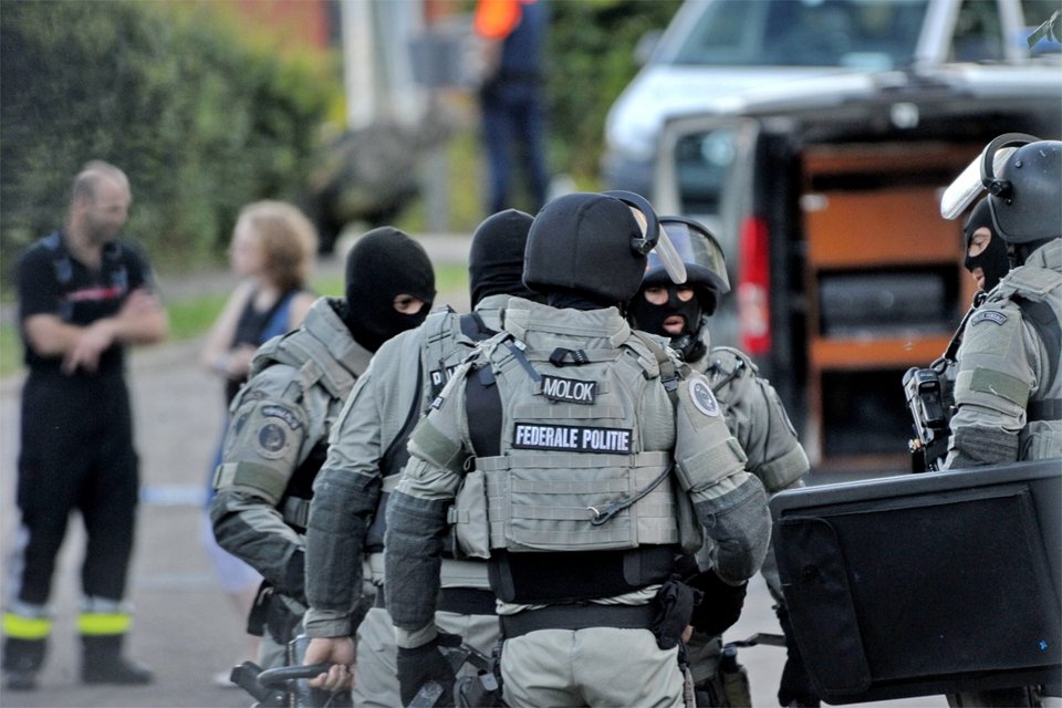 Στους δρόμους των Βρυξελλών οι ειδικές δυνάμεις της CGSU: «Εμείς πιάνουμε πάντα τους τρομοκράτες ζωντανούς» [εικόνες & βίντεο]  | iefimerida.gr 4