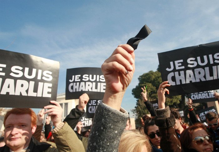 Θεσσαλονικείς και Αθηναίοι βροντοφώναξαν «Je Suis Charlie» [εικόνες] | iefimerida.gr 4