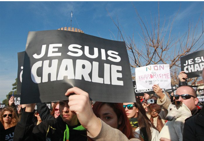 Θεσσαλονικείς και Αθηναίοι βροντοφώναξαν «Je Suis Charlie» [εικόνες] | iefimerida.gr 3
