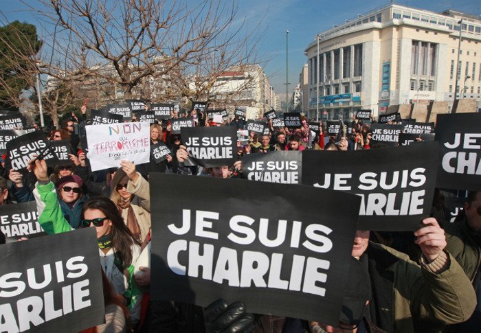 Θεσσαλονικείς και Αθηναίοι βροντοφώναξαν «Je Suis Charlie» [εικόνες] | iefimerida.gr 2