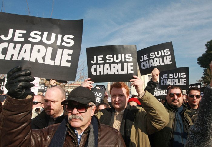 Θεσσαλονικείς και Αθηναίοι βροντοφώναξαν «Je Suis Charlie» [εικόνες] | iefimerida.gr 1