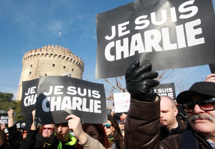 Θεσσαλονικείς και Αθηναίοι βροντοφώναξαν «Je Suis Charlie» [εικόνες] | iefimerida.gr 0