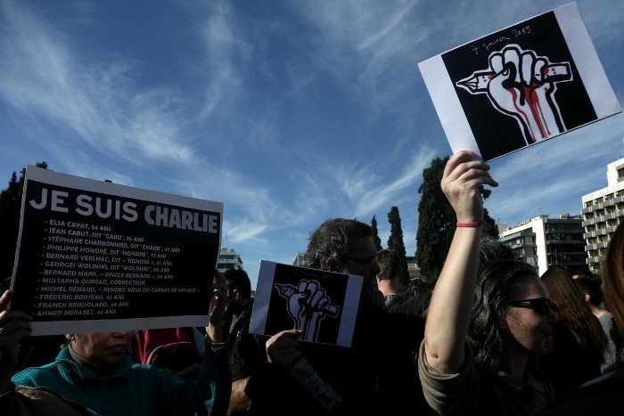 Θεσσαλονικείς και Αθηναίοι βροντοφώναξαν «Je Suis Charlie» [εικόνες] | iefimerida.gr 15