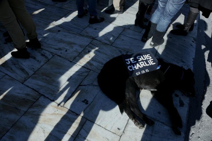 Θεσσαλονικείς και Αθηναίοι βροντοφώναξαν «Je Suis Charlie» [εικόνες] | iefimerida.gr 9