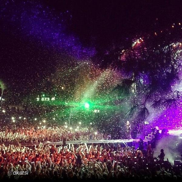 Λαοθάλασσα στη συναυλία του Ρόμπι Γουίλιαμς [εικόνες & βίντεο] | iefimerida.gr 4