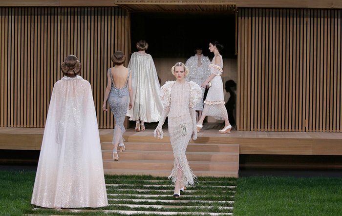 Chanel: Γιατί η τελευταία επίδειξη αλλάζει όλα τα δεδομένα στη βιομηχανία της μόδας [εικόνες] | iefimerida.gr 2