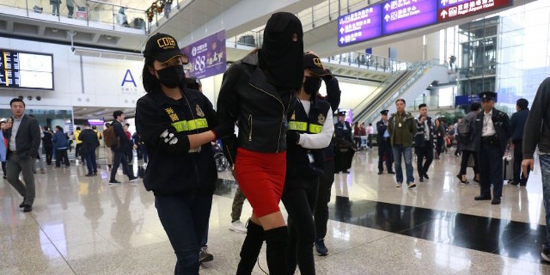Κινδυνεύει ακόμη και με ισόβια η 19χρονη Ελληνίδα μοντέλο που μετέφερε κοκαΐνη στο Χονγκ Κονγκ | iefimerida.gr 0