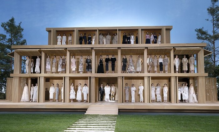 Chanel: Γιατί η τελευταία επίδειξη αλλάζει όλα τα δεδομένα στη βιομηχανία της μόδας [εικόνες] | iefimerida.gr 0