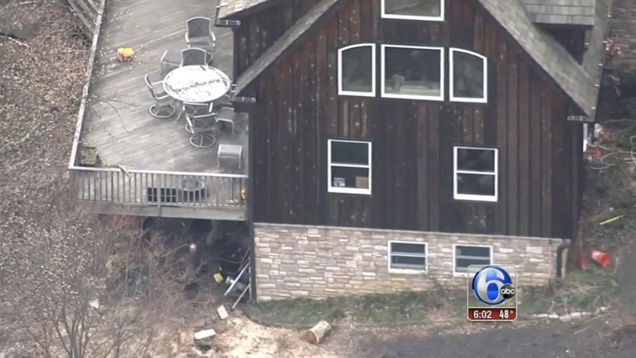 Σοκ στις ΗΠΑ: Κατακρεούργησε τη γυναίκα του με αλυσοπρίονο & αυτοκτόνησε  [εικόνες & βίντεο] | iefimerida.gr 4