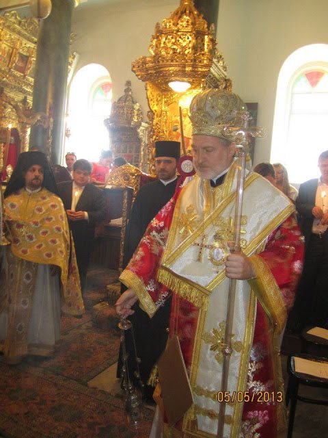 Πάσχα στη Χάλκη: Μια χούφτα άνθρωποι ψάλλουμε και αγνατεύουμε απέναντι την υπερήφανη Πρίγκηπο [εικόνες] | iefimerida.gr 0