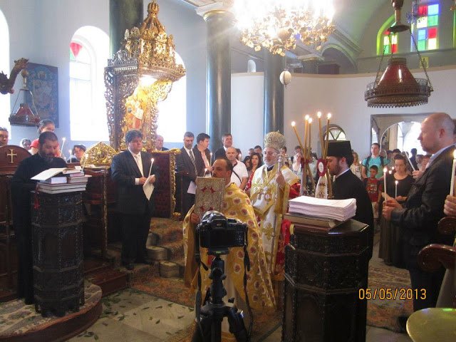 Πάσχα στη Χάλκη: Μια χούφτα άνθρωποι ψάλλουμε και αγνατεύουμε απέναντι την υπερήφανη Πρίγκηπο [εικόνες] | iefimerida.gr 1