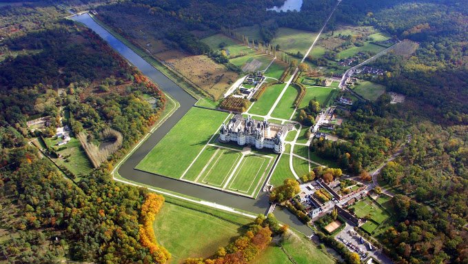 Σε πύργο γιορτάζει τα 40ά γενέθλιά του ο Εμανουέλ Μακρόν – Παρέα με τη σύζυγό του [εικόνες] | iefimerida.gr 4