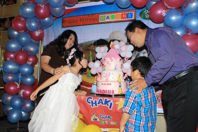 Η απίστευτη ιστορία της Μις Ινδονησία που έχασε την πτήση με το μοιραίο Airbus -Μαζί με 9 συγγενείς της [εικόνες] | iefimerida.gr 3