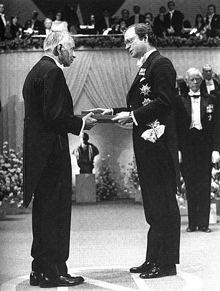 Η μεγαλύτερη επιστημονική κόντρα στην ιστορία: Η άνιση μάχη για τις μαύρες τρύπες [εικόνες] | iefimerida.gr 3