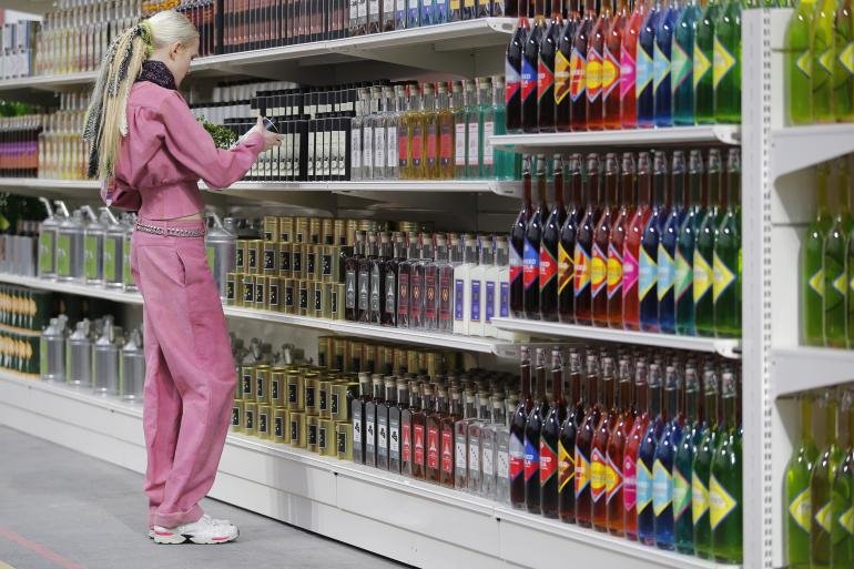 Πιο ακριβά τα γυναικεία βασικά ρούχα και καλλυντικά απο τα ανδρικά [εικόνες] | iefimerida.gr 2