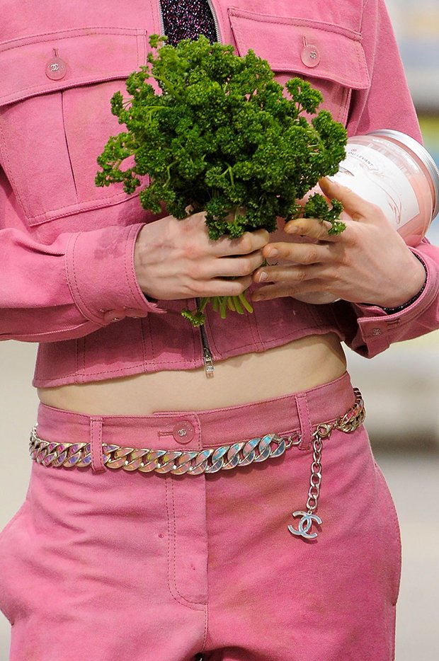 Η Chanel έφερε τα ρούχα της στο σούπερ μάρκετ [εικόνες] | iefimerida.gr 1