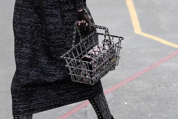 Η Chanel έφερε τα ρούχα της στο σούπερ μάρκετ [εικόνες] | iefimerida.gr 2