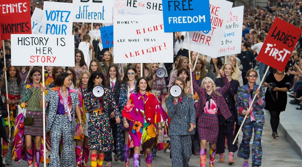 Πιο ακριβά τα γυναικεία βασικά ρούχα και καλλυντικά απο τα ανδρικά [εικόνες] | iefimerida.gr 5