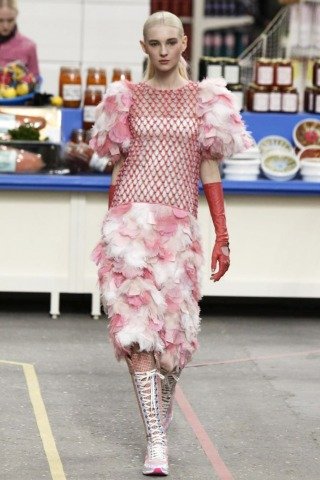 Η Chanel έφερε τα ρούχα της στο σούπερ μάρκετ [εικόνες] | iefimerida.gr 13