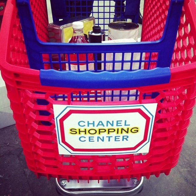 Η Chanel έφερε τα ρούχα της στο σούπερ μάρκετ [εικόνες] | iefimerida.gr 7