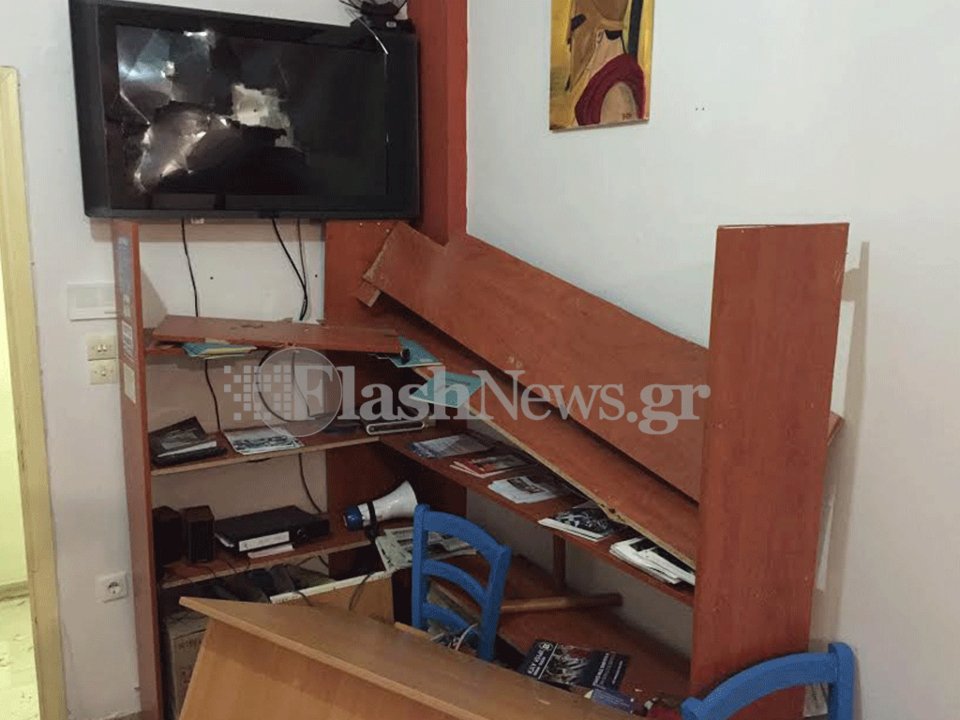 Έσπασαν τα γραφεία της Χρυσής Αυγής  στα Χανιά [εικόνες&βίντεο] | iefimerida.gr 2