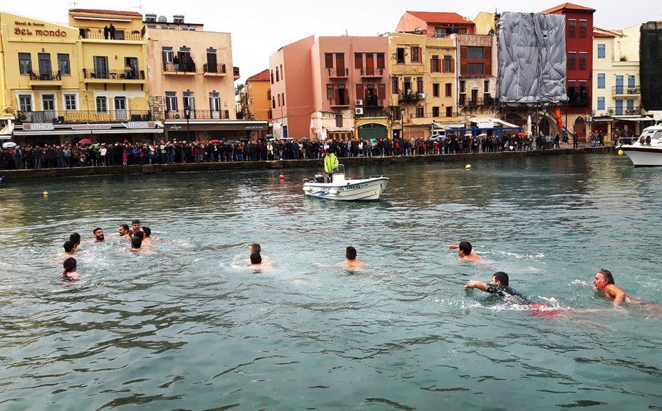 Με λαμπρότητα γιορτάστηκαν τα Θεοφάνεια σε όλη τη χώρα  [εικόνες] | iefimerida.gr 3