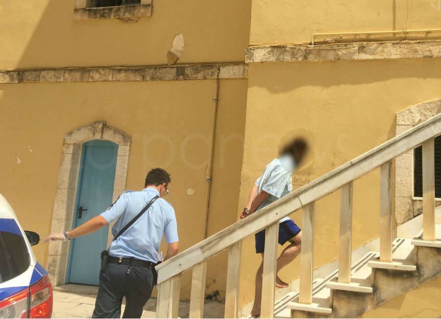 Kρήτη: Αλλοδαπός μαχαίρωσε τη σύντροφό του μετά από τσακωμό [εικόνες & βίντεο]  | iefimerida.gr 1