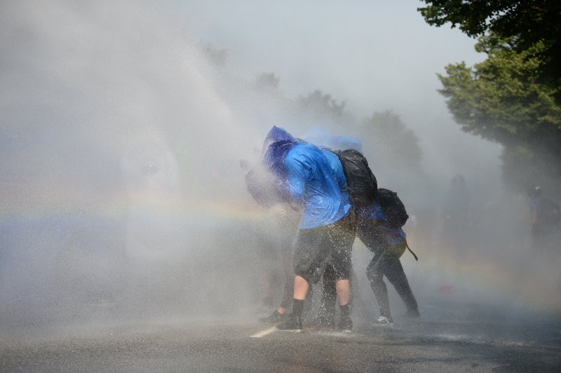 Ο Τραμπ έθεσε στον Πούτιν θέμα ρωσικής ανάμειξης στις εκλογές των ΗΠΑ -Το αρνήθηκε ο Ρώσος πρόεδρος [εικόνες & βίντεο] | iefimerida.gr 8