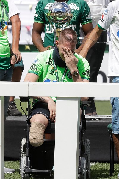 Ράγισε καρδιές ο ακρωτηριασμένος τερματοφύλακας της Τσαπεκοένσε [εικόνες] | iefimerida.gr 2