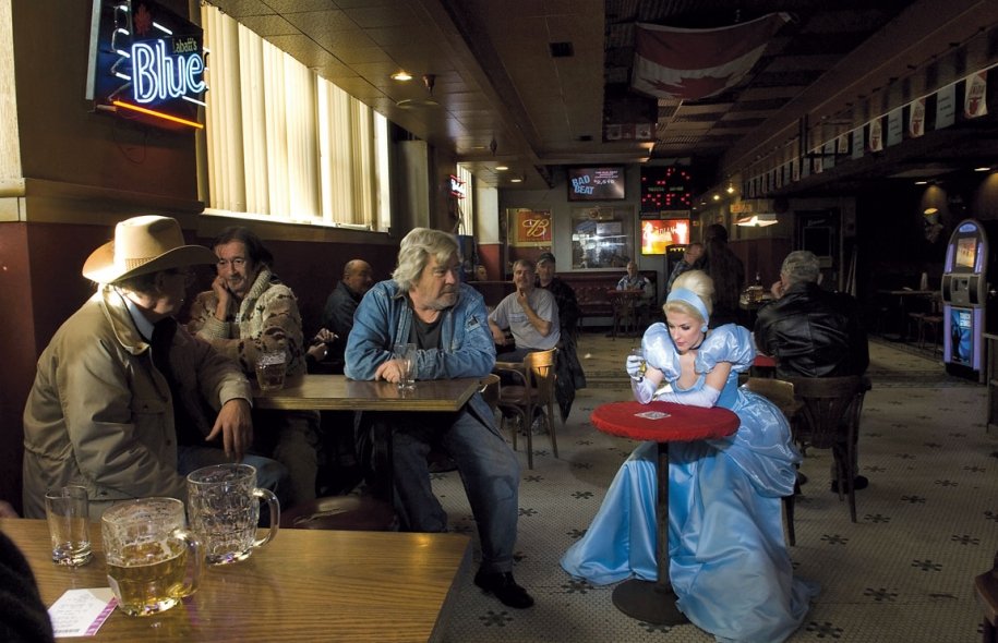 Οταν η Κοκκινοσκουφίτσα γίνεται παχύσαρκη -Το διεισδυτικό βλέμμα μιας ισραηλινής φωτογράφου φέρνει τα παραμύθια στη σωστή τους διάσταση [εικόνες] | iefimerida.gr 8