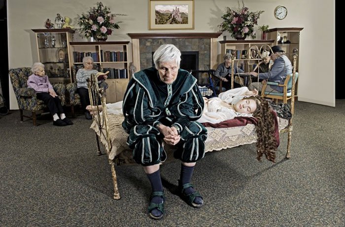 Οταν η Κοκκινοσκουφίτσα γίνεται παχύσαρκη -Το διεισδυτικό βλέμμα μιας ισραηλινής φωτογράφου φέρνει τα παραμύθια στη σωστή τους διάσταση [εικόνες] | iefimerida.gr 4